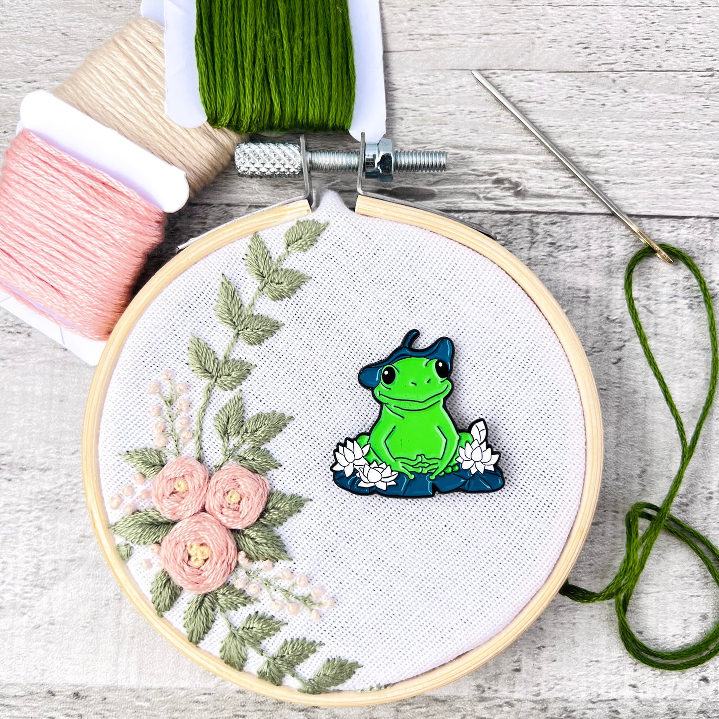 Lily pad Frog Needle Minder Needle Threader Magnetic