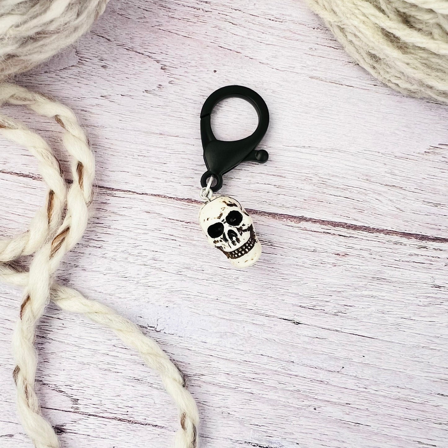 Skull Jumbo Stitch Marker