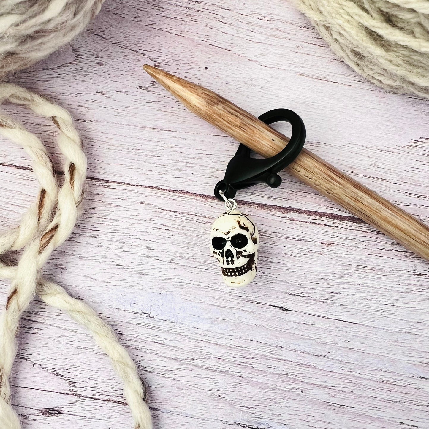 Skull Jumbo Stitch Marker