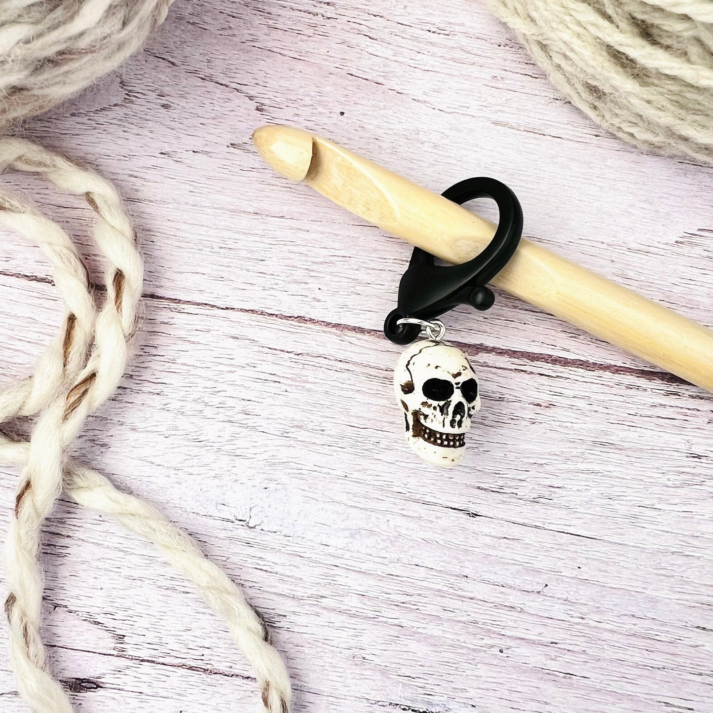 Skull Jumbo Stitch Marker