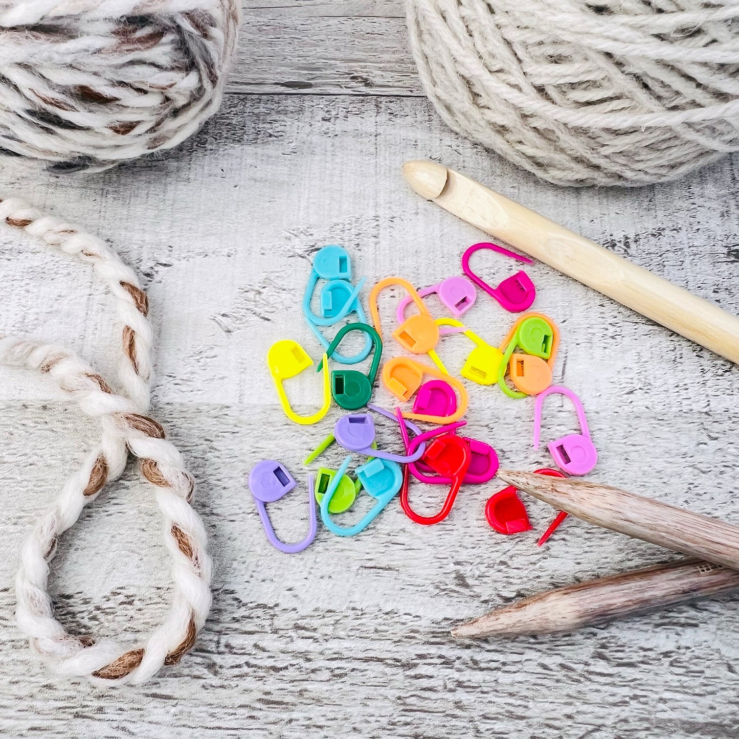 Colorful Stitch Markers Tin Set - Knitting and Crochet