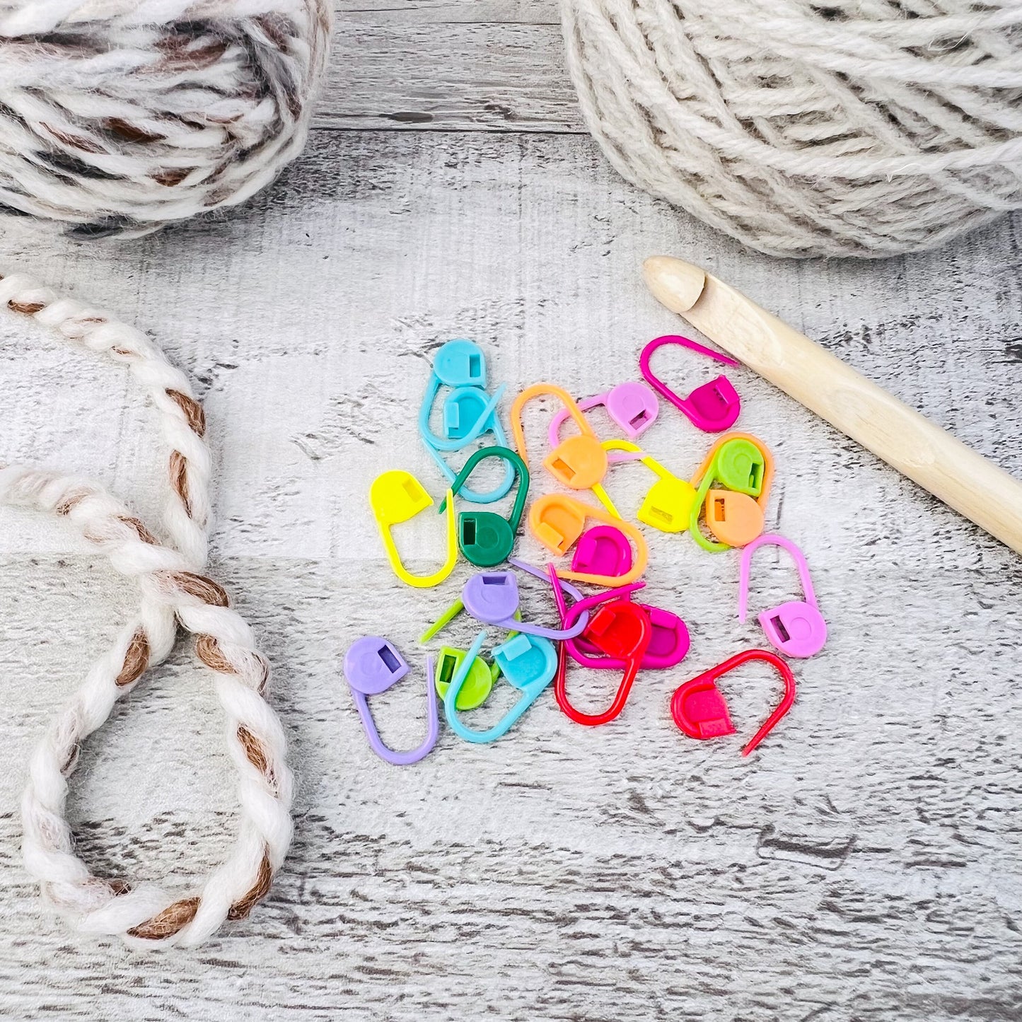 Colorful Stitch Markers Tin Set - Knitting and Crochet