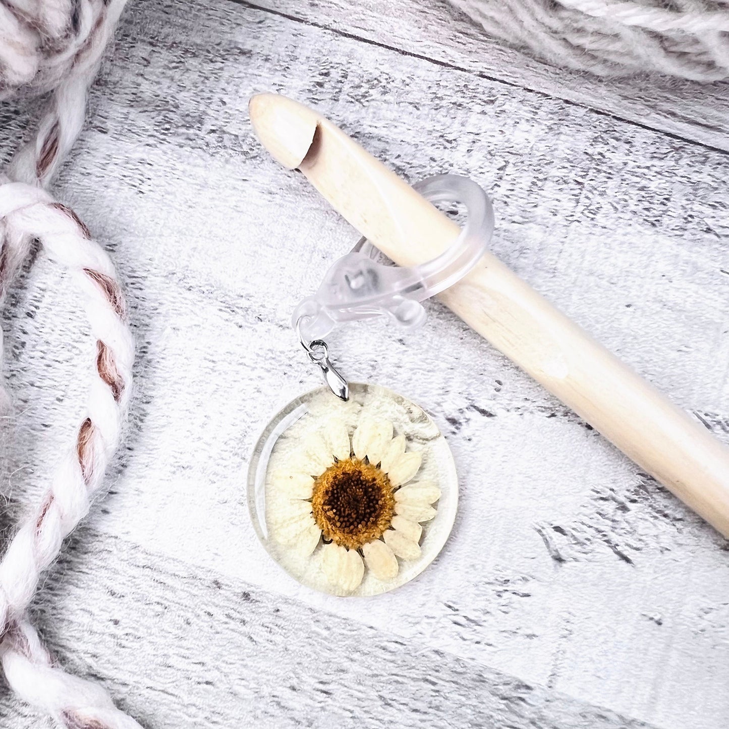 Daisy Jumbo Stitch Marker