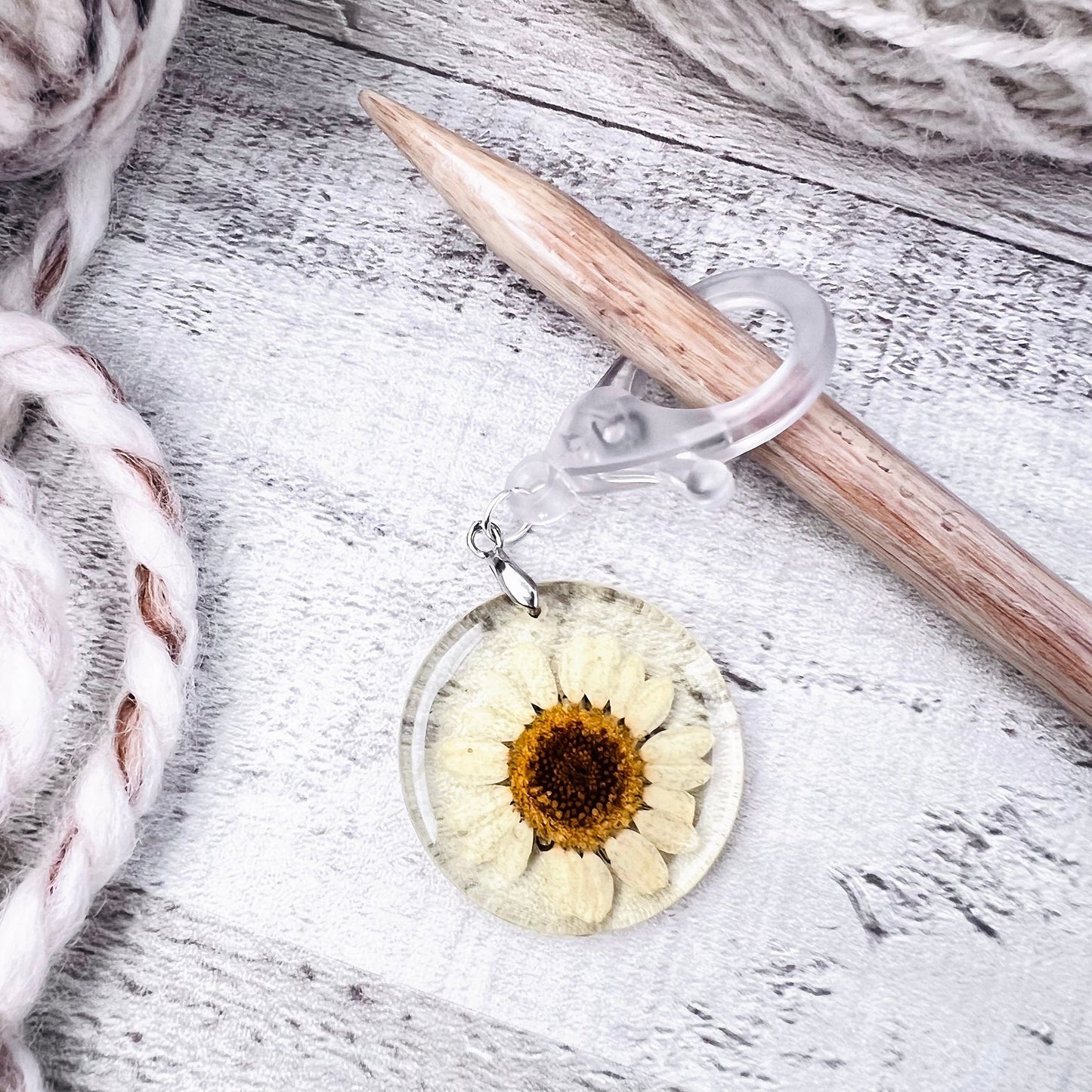 Daisy Jumbo Stitch Marker